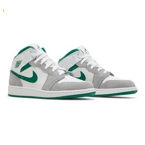 Jordan 1 Mid SE White Pine Green Smoke Grey (GS) Youth size 4 - Unisex Style